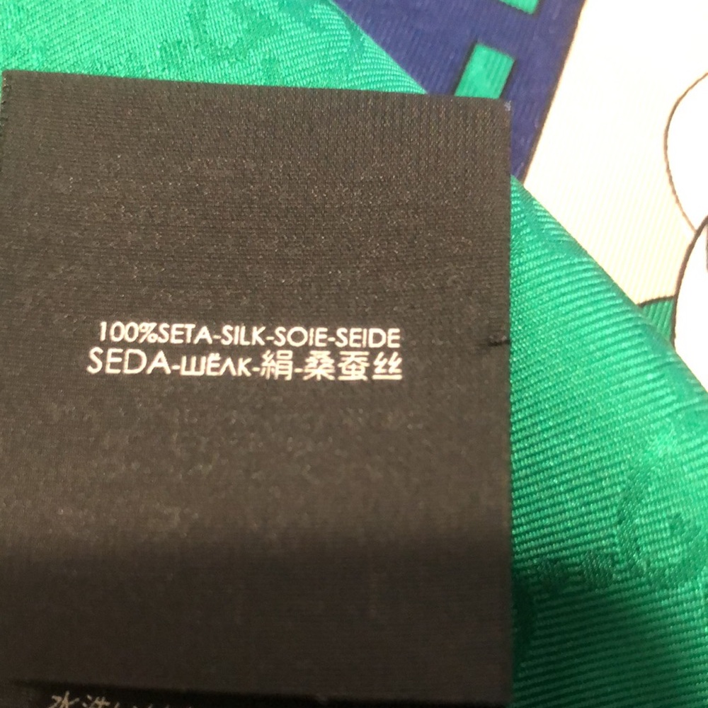 Gucci 100% silk scarf - Picture 5 of 6
